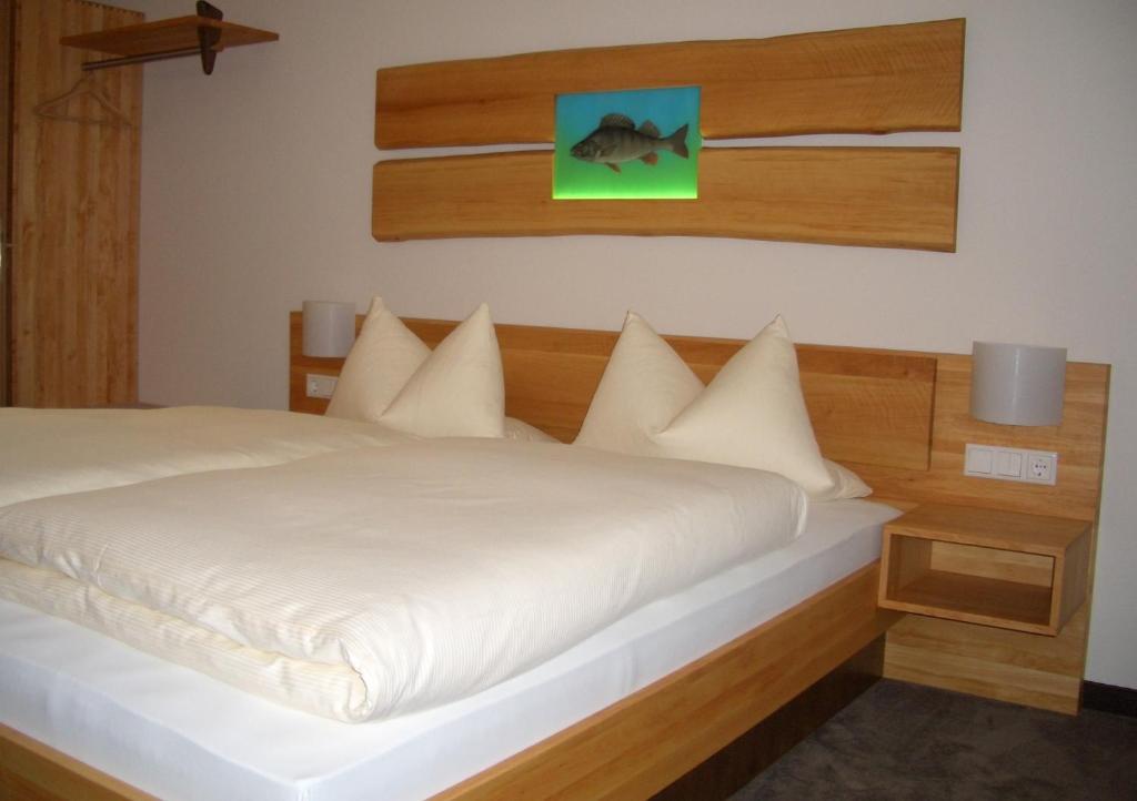 Karpfenhotel & Herrenhaus Im Gasthaus Sindel-Buckel Feuchtwangen Habitación foto